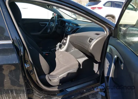 2016 Hyundai Elantra Value Edition z USA, uszkodzony, nr VIN KMHDH4AE6GU600306